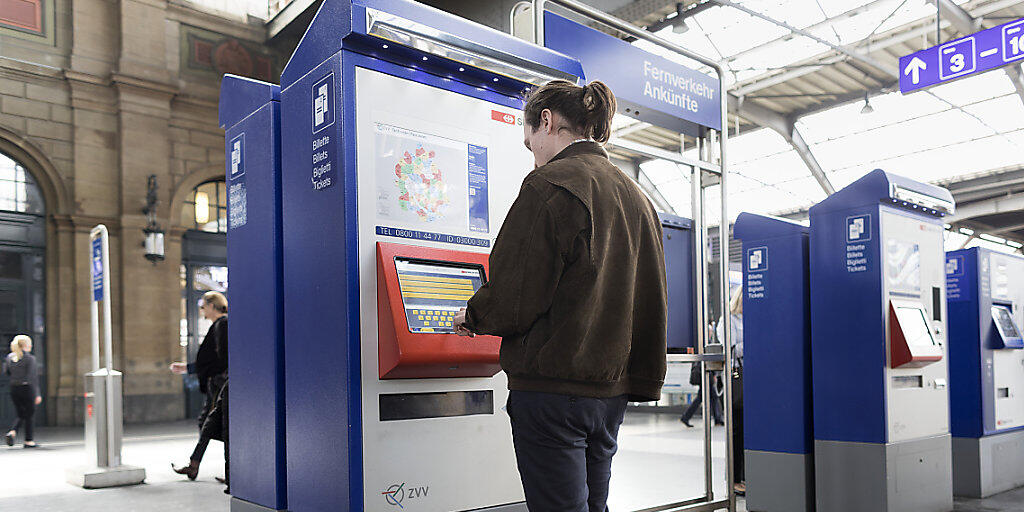 Nicht mehr alle Ticketautomaten werden gebraucht, weil viele Kundinnen und Kunden ihre Tickets online kaufen. (Archivbild)