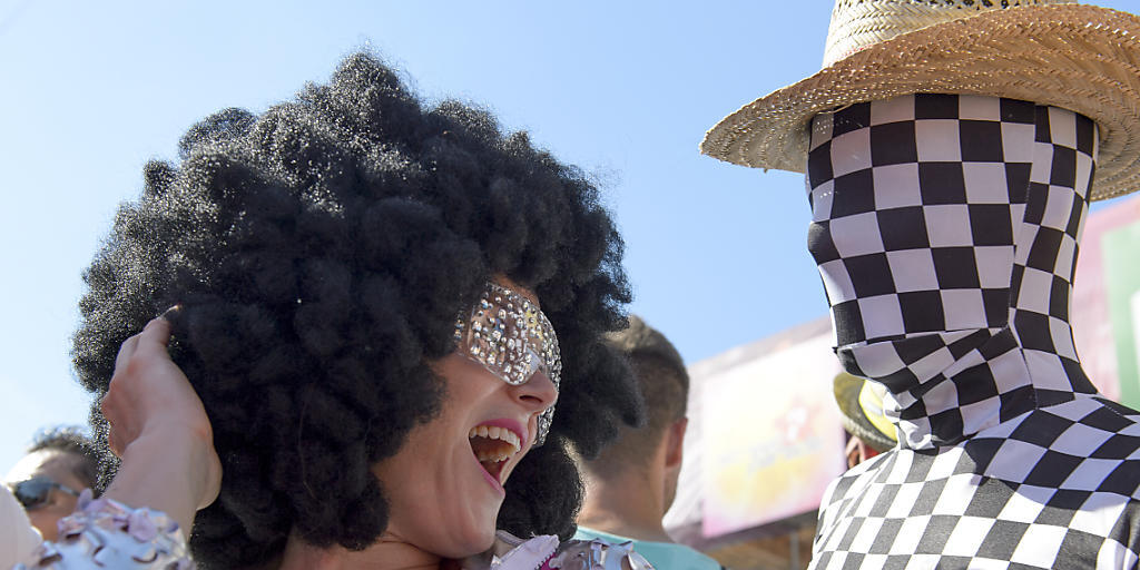 Bein Tanzen gehts zur Sache: Eine Million Raverinnen und Raver kamen zur Street Parade 2015 in Zürich.