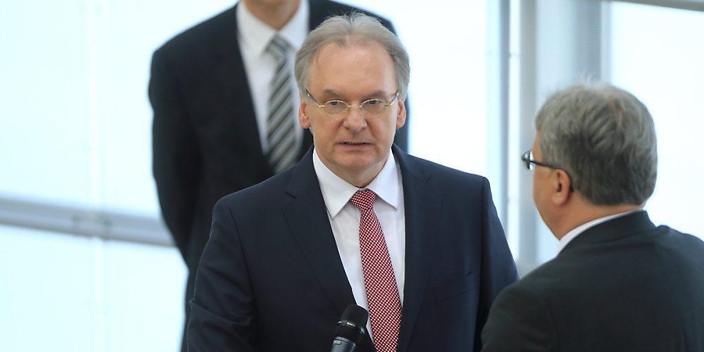 Haseloff bleibt Regierungschef in Sachsen-Anhalt. Einige Parlamentarier haben ihm jedoch den Start der neuen Kenia-Koalition vermiest.