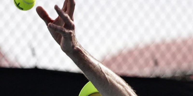 Unheimliche Waffe: der Kroate Ivo Karlovic beim Service, der ihm am Australian Open in der Erstrundenpartie 75 Asse einbrachte