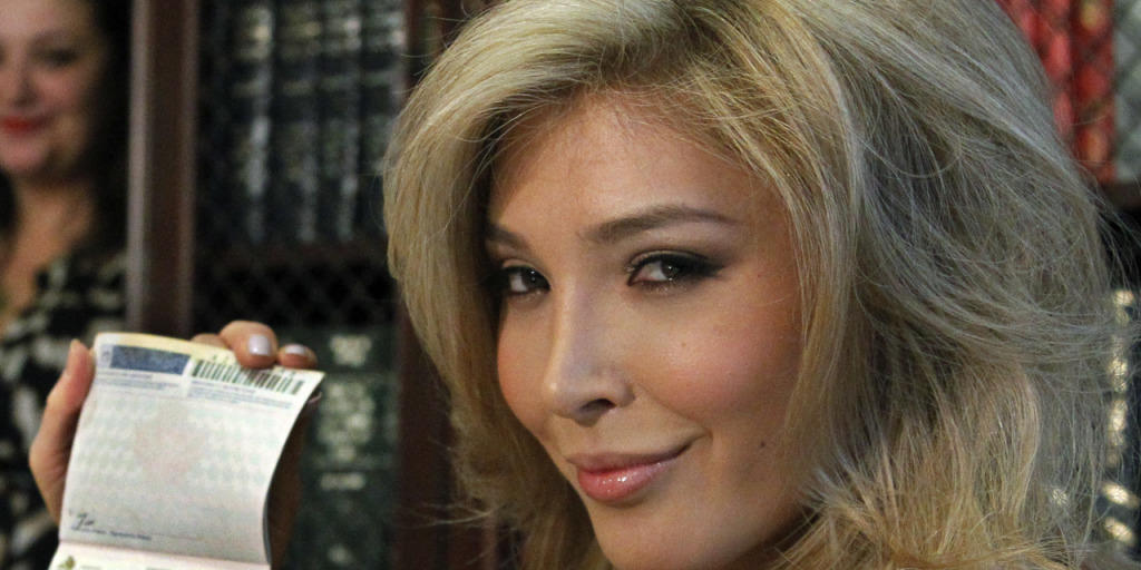 Weder Frau noch Mann: Das kanadische Modell Jenna Talackova könnte ihren "Transgender"-Status künftig amtlich im Pass eintragen. (Archivbild)