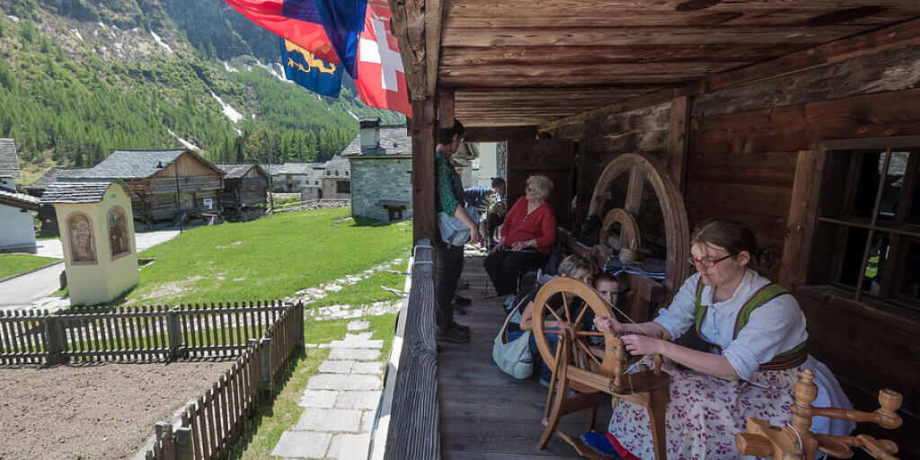 Das Walserhaus in Bosco Gurin TI ist eines von drei Museen in der Schweiz, die für den Europäischen Museumspreis 2021 nominiert sind. Das 1938 eröffnete Walsermuseum will die Geschichte und Kultur von Bosco Gurin und anderen Walsersiedlungen erhalten und zeigen. (Archivbild)