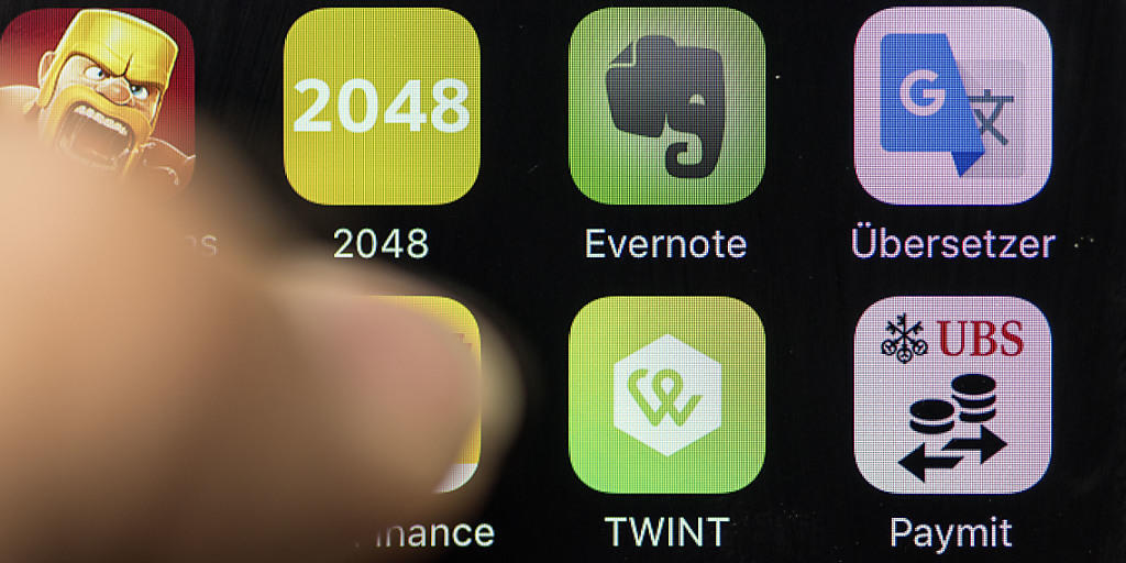 Für die Anbieter mobiler Bezahllösungen sollen neue Regeln gelten. Der Bundesrat will die Auflagen lockern. (Symbolbild) Für die Anbieter mobiler Bezahllösungen sollen neue Regeln gelten. Der Bundesrat will die Auflagen lockern. (Symbolbild)
