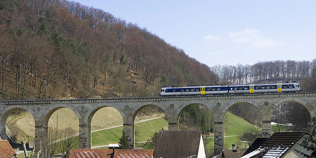 Über das historische Viadukt bei Rümlingen BL fahren weiterhin S-Bahn-Züge. Das "Läufefingerli" wird nicht eingestellt.