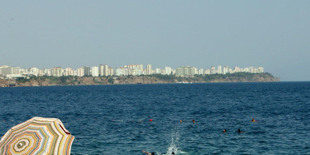 Nach den Anschlägen in diesem Jahr haben bereits weniger Schweizer Touristen die Türkei als Ferienreiseziel gewählt. Wer für die nächsten Tagen eine Reise in die Türkei geplant hat, kann sie nach dem Putschversuch umbuchen. (Symbolbild)