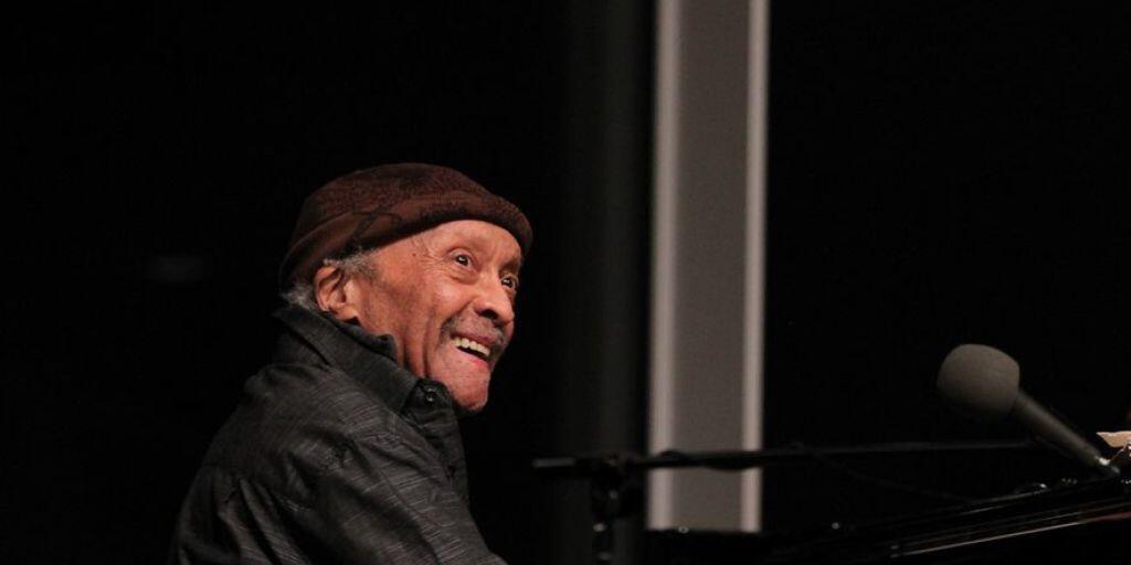 Cecil Taylor, einer der Mitbegründer des Free Jazz - hier an einer spontanen Session 2016 im Whitney Museum of American Art in New York - ist mit 89 Jahren gestorben.