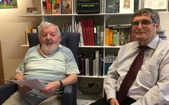 Roland Marxer, Präsident des Stiftungsrats der Kulturstiftung Liechtenstein, überbrachte Robert Allgäuer die Anerkennungsgabe am ­vergangenen Samstag bei einem persönlichen Treffen.
