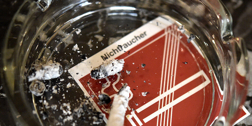 Die Regierungskoalition wollte ein komplettes Rauchverbot in der österreichischen Gastronomie kippen - der Widerstand gegen die Pläne ist jedoch gross. (Themenbild)