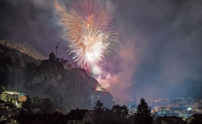 2302 feuerwerk Vaduz - Staatsfeiertag