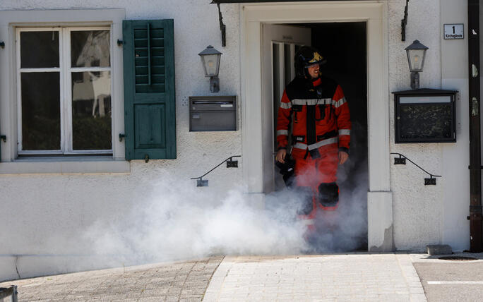 Schluss&uuml;bung beim Kurs f&uuml;r neue Feuerwehrleute beim "Restaurant L&ouml;wen&raquo; in Gamprin-Bendern.