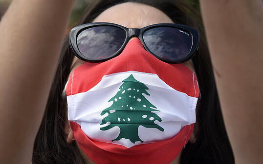 Sie haben genug von ihrer korrupten Regierung und fordern ein besseres Leben: Protestierende auf den Strassen Beiruts. Rund die Hälfte der Libanesen lebt mittlerweile unter der Armutsgrenze.