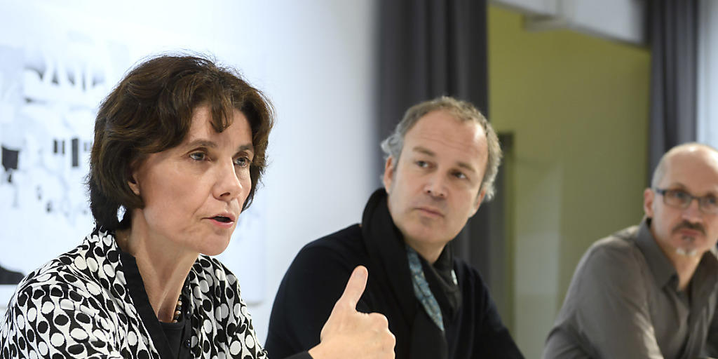 Die Genfer Staatsrätin Anne Emery-Torracinta (links) stellte den neuen Lehrgang für Comiczeichner am Donnerstag zusammen mit den Zeichnern Zep (Mitte) und Tom Tirabosco (rechts) vor. Die Genfer Staatsrätin Anne Emery-Torracinta (links) stellte den neuen Lehrgang für Comiczeichner am Donnerstag zusammen mit den Zeichnern Zep (Mitte) und Tom Tirabosco (rechts) vor.