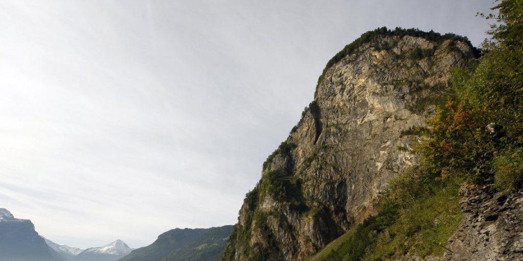 Guter Service soll bei den Bundesbetrieben wichtiger sein als der Profit, fordern die Initianten. Im Bild ein Postauto, unterwegs auf der Strecke Altdorf-Isenthal im Kanton Uri. (Archivbild)