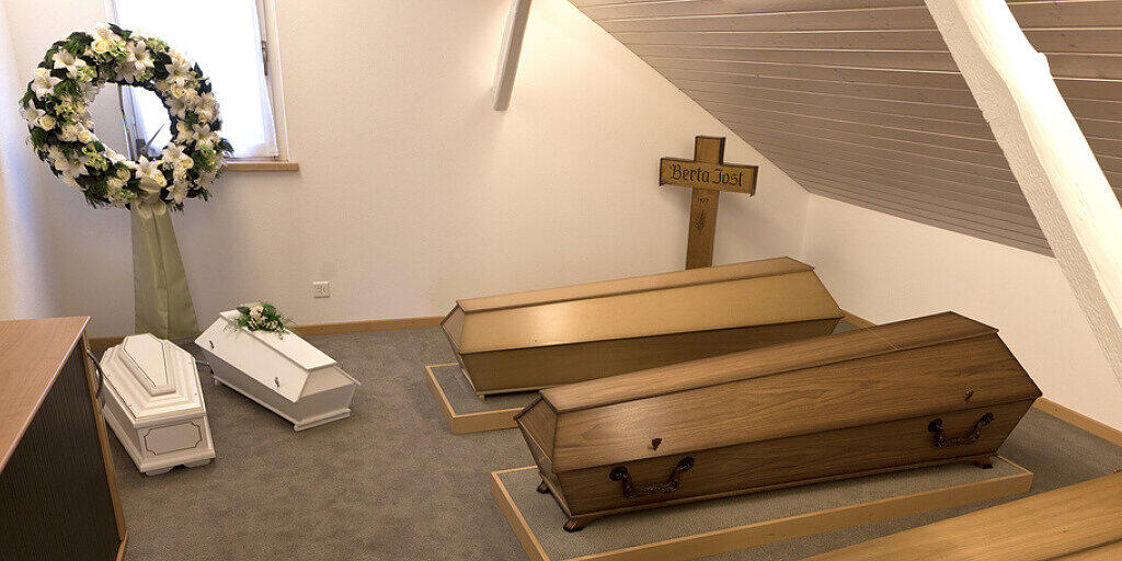 2017 starben in der Schweiz 66'971 Menschen. Die häufigsten Todesursachen waren Herz-Kreislauf- und Krebserkrankungen. (Symbolbild)