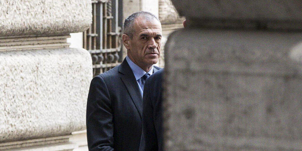 Kein Ende der Krise in Italien: Während sich die Bildung einer Übergangsregierung unter Finanzfachmann Carlo Cottarelli hinzieht, setzte sich die Talfahrt an den Finanzmärkten fort.