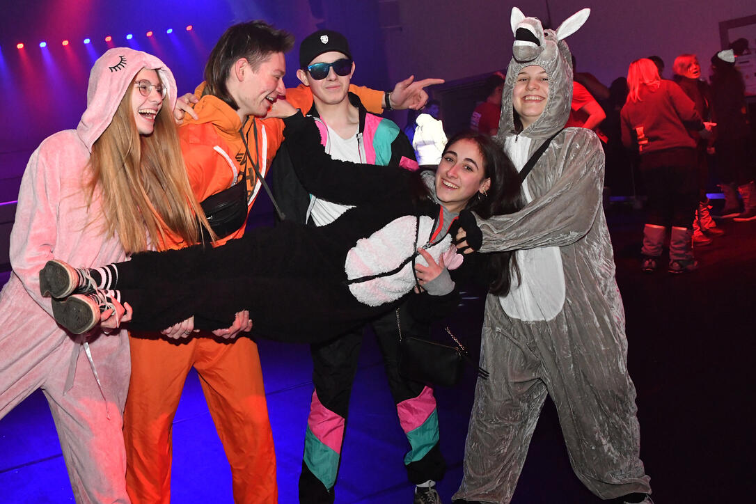Monsterkonzert und Maskenball in Gams