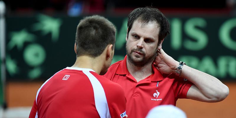 Ein harter Tag: Captain Severin Lüthi (re.) mit dem unbelohnten Helden Marco Chiudinelli