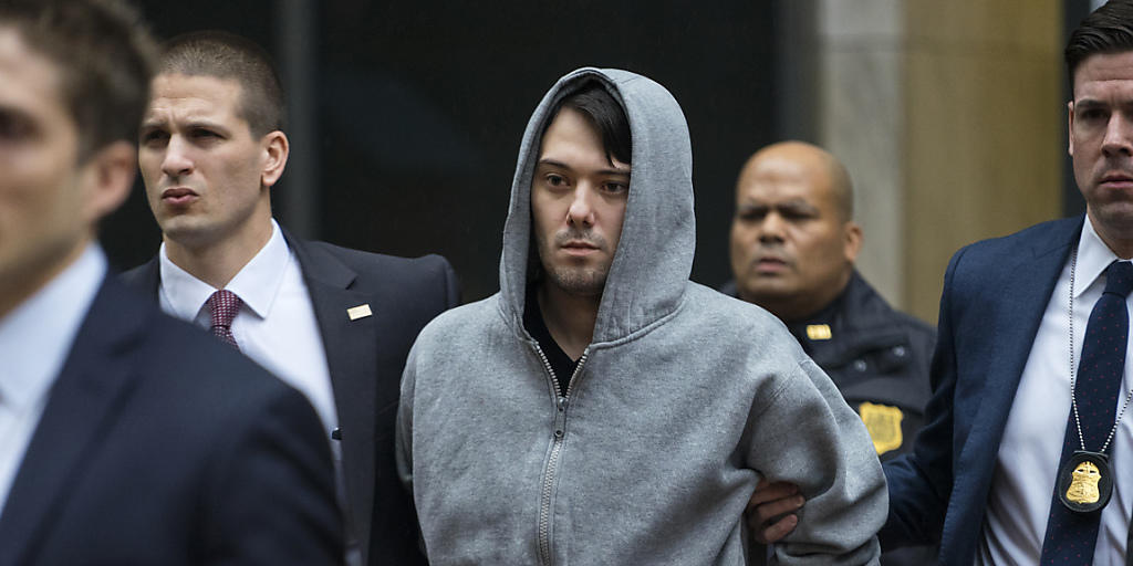 Martin Shkreli tritt nach seiner Festnahme von seinem Amt zurück. (Archiv)