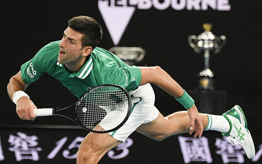 Novak Djokovic kämpfte sich trotz lädierter Bauchmuskulatur in den Halbfinal an seinem Lieblingsturnier