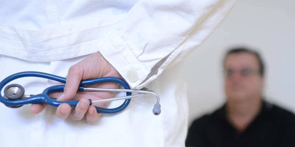 Nach dem Nein zum Ärztestopp soll nun ein dringliches Gesetz dafür sorgen, dass die Krankenkassenprämien nicht in die Höhe schiessen. (Symbolbild) Nach dem Nein zum Ärztestopp soll nun ein dringliches Gesetz dafür sorgen, dass die Krankenkassenprämien nicht in die Höhe schiessen. (Symbolbild)