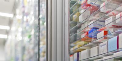 GESUNDHEIT, APOTHEKE, ARZNEIMITTEL, ARZNEI, MEDIKAMENTE, MEDIKAMENT, PHARMA, PHARMAINDUSTRIE, APOTHEKEN, TABLETTEN, TABLETTE, PILLE, PILLEN, ROBOTER, LAGER,