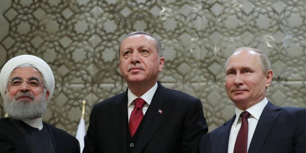 Die Präsidenten Recep Tayyip Erdogan (Mitte), Wladimir Putin (r.) und Hassan Ruhani (l.)
am Mittwoch in Ankara.