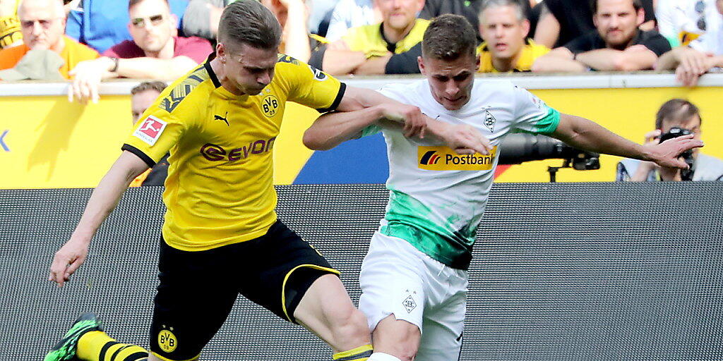 Thorgan Hazard (in weiss) hier noch als Gegner von Borussia Dortmund im Einsatz