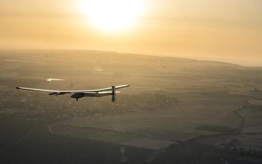 Die "Solar Impulse 2" landete am Donnerstagmorgen im südspanischen Sevilla. Zuvor überquerte Pilot Bertrand Piccard von New York aus den Atlantik.