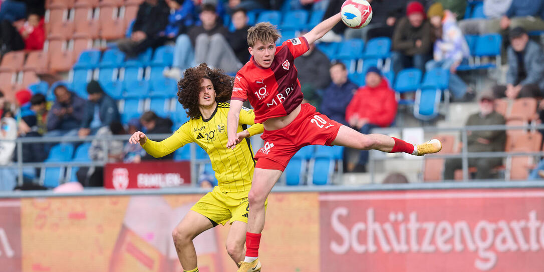 Luca Mack (r.) geh&ouml;rt zu den besten Mittelfeldstrategen der Challenge League.