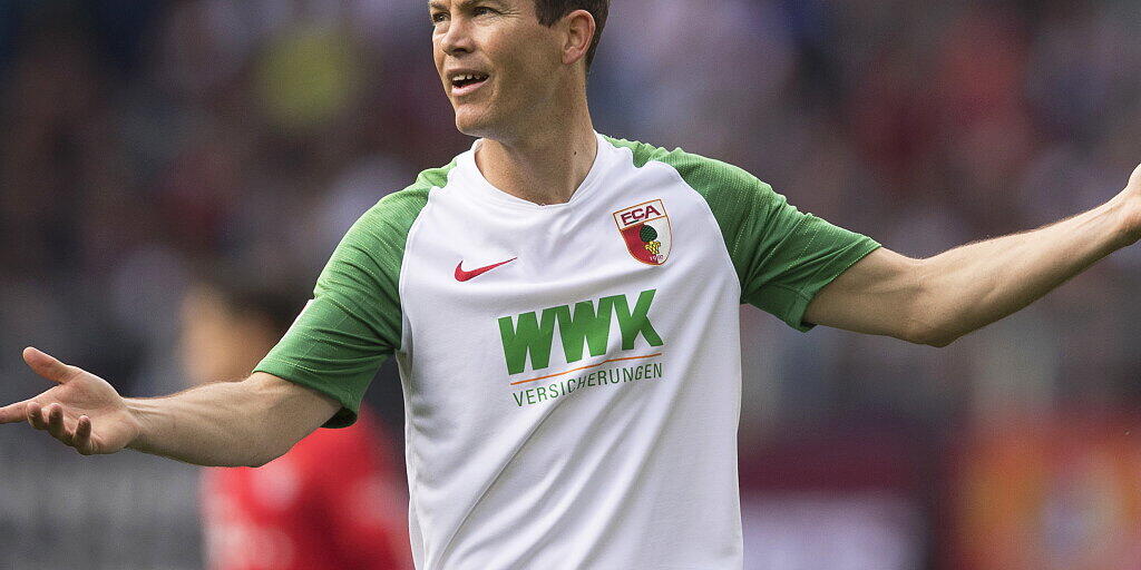 Nach einem Jahr ist für Stephan Lichtsteiner in Augsburg wieder Schluss Nach einem Jahr ist für Stephan Lichtsteiner in Augsburg wieder Schluss