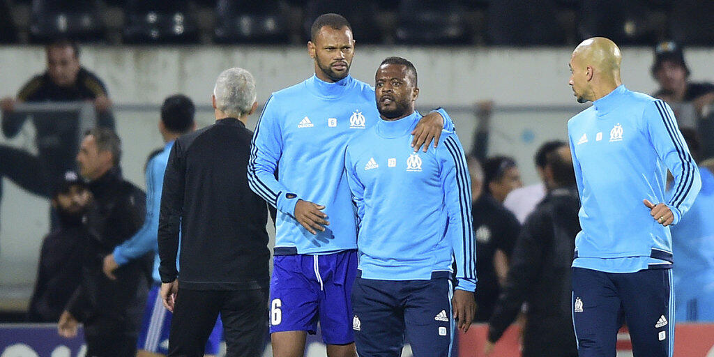 Abgang auf französisch: Patrice Evra kickte sich bei Olympique Marseille mit einer Attacke auf einen Fan ins Abseits