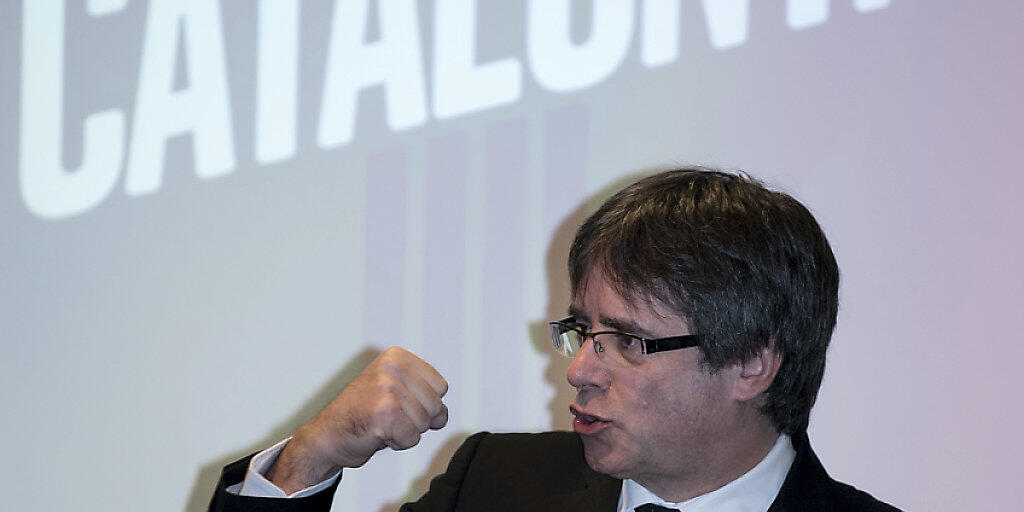 Carles Puigdemont vor den Medien in Oostkamp