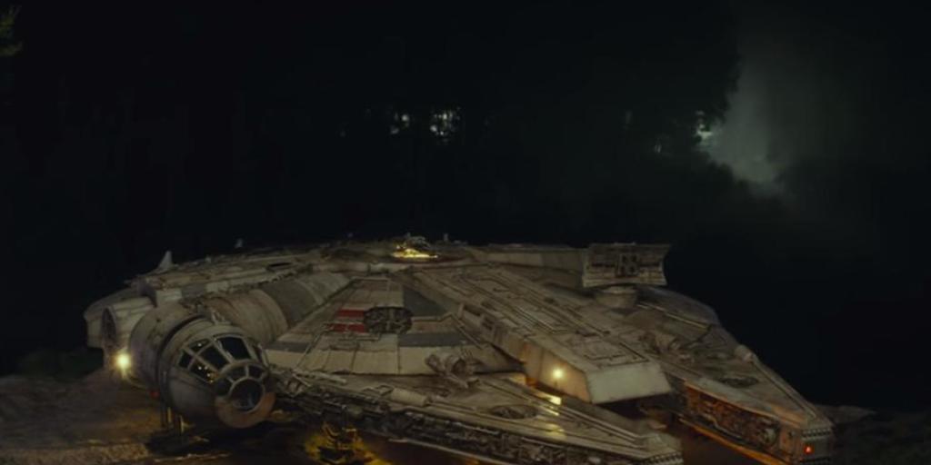Fans sind begeistert: In "Star Wars Episode VIII: The Last Jedi" steigt Luke Skywalker erstmals seit 37 Jahren wieder in Han Solos "Millennium Falken". (Pressebild)