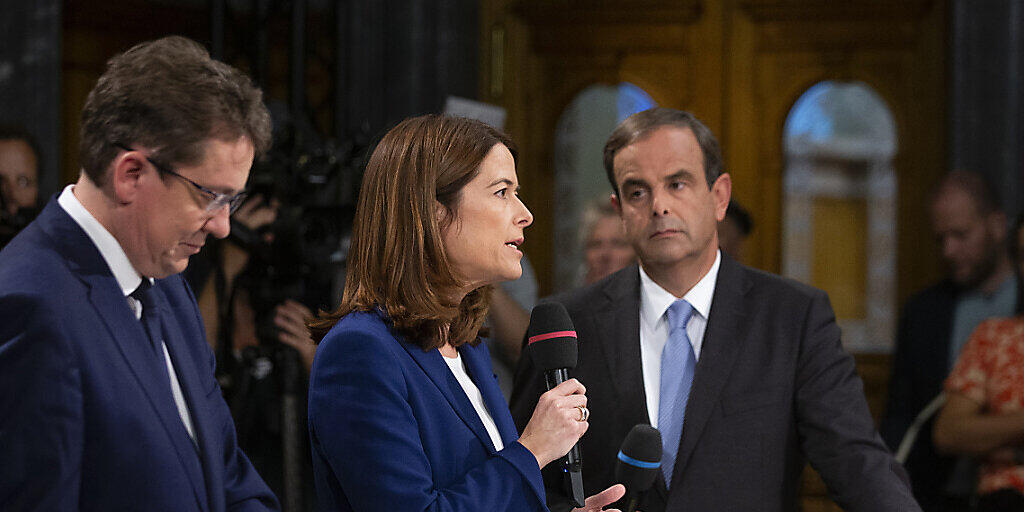 Die Spitzenvertreter von drei Bundesratsparteien (v.l.n.r. Albert Rösti, SVP, Petra Gössi, FDP, und Gerhard Pfister, CVP) während der Elefantenrunde der Parteipräsidenten in Bundeshaus in Bern.  Die Grünen werden bei nächster Gelegenheit Anspruch auf einen Sitz im Bundesrat geltend machen.