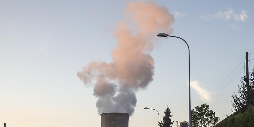 Der Ständerat will keine Laufzeitbeschränkung für Atomkraftewrke. Er empfiehlt die Atomausstiegsinitiative der Grünen zur Ablehnung. (Archiv) Der Ständerat will keine Laufzeitbeschränkung für Atomkraftewrke. Er empfiehlt die Atomausstiegsinitiative der Grünen zur Ablehnung. (Archiv)