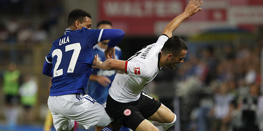 Eintracht Frankfurt mit Filip Kostic (rechts) muss nach dem 0:1 bei Kenny Lalas Strasbourg daheim einen Rückstand wettmachen Eintracht Frankfurt mit Filip Kostic (rechts) muss nach dem 0:1 bei Kenny Lalas Strasbourg daheim einen Rückstand wettmachen