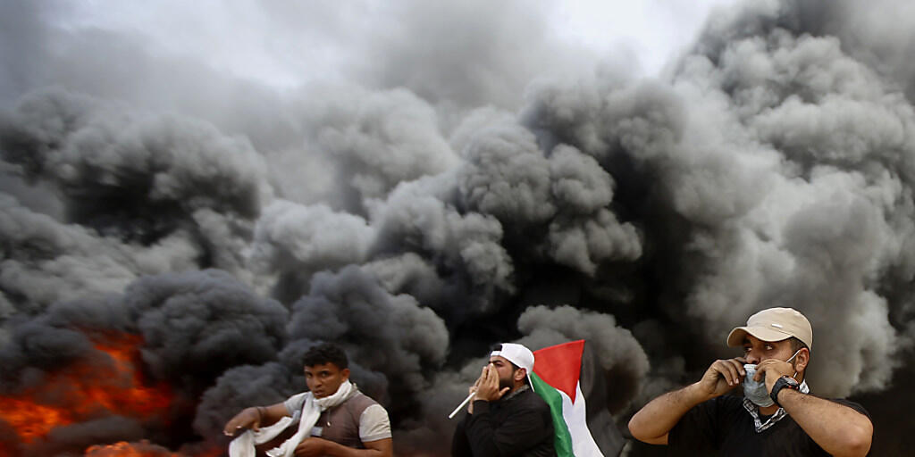 Bei Protesten im Gazastreifen kommen erneut mindestens sieben Palästinenser ums Leben. Mehrere von ihnen erlitten Schussverletzungen.