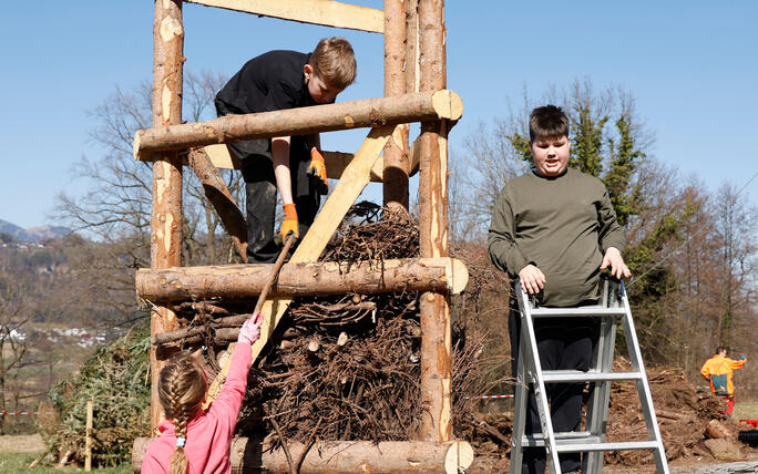 Kinder bauen Funken in Schaanwald