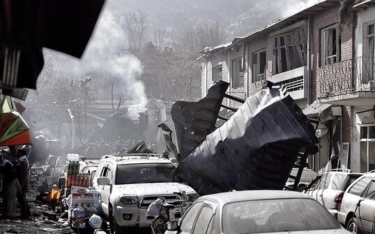 Chaos und Zerstörung nach dem schweren Anschlag im Zentrum Kabuls.