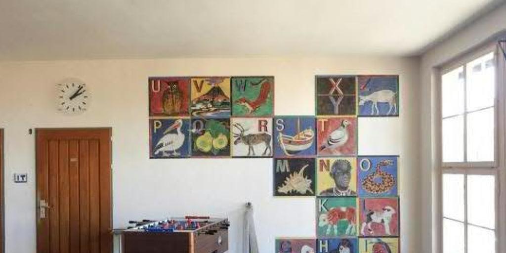 Das koloniale Wandalphabet aus dem Jahre 1949 im Schulhaus Wylergut in der Stadt Bern. Das koloniale Wandalphabet aus dem Jahre 1949 im Schulhaus Wylergut in der Stadt Bern.