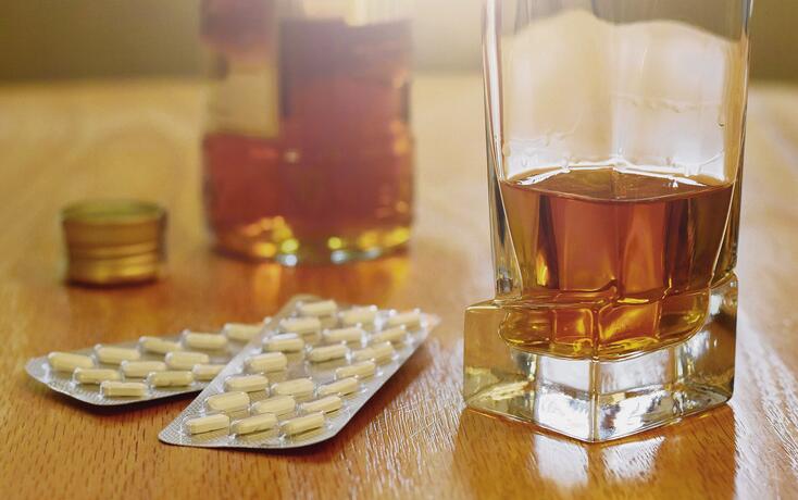 Pillen und Alkohol