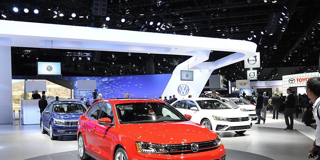 Ein Volkswagenmodell bei der laufenden US-Autoshow in Kalifornien. Der deutsche Autokonzern hat in den USA einen Rückrufplan für die vom Abgas-Skandal betroffenen VW-Modelle vorgelegt. Ein Volkswagenmodell bei der laufenden US-Autoshow in Kalifornien. Der deutsche Autokonzern hat in den USA einen Rückrufplan für die vom Abgas-Skandal betroffenen VW-Modelle vorgelegt.
