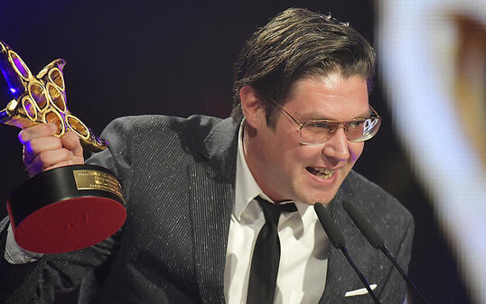 Michael Steiner gewinnt mit seinem Film "Wolkenbruch" einen Prix Walo.