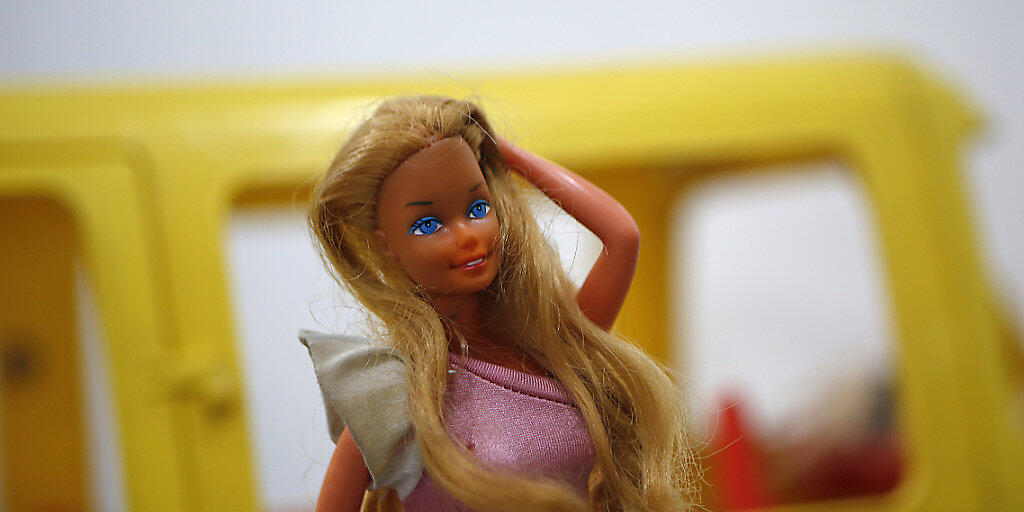 Der Verkauf von "Barbie"-Puppen während des Weihnachtsgeschäfts hat den Mattel-Konzern wieder in die Gewinnzone zurückgeführt und die Aktien an der Börse einen Freudensprung machen lassen. (Archivbild)