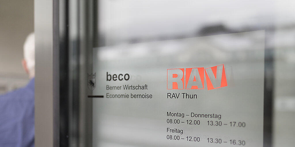 Dank dem guten Wirtschaftsverlauf waren 2018 deutlich weniger Personen bei den Regionalen Arbeitsvermittlungszentren (RAV) als arbeitslos gemeldet. (Archivbild)