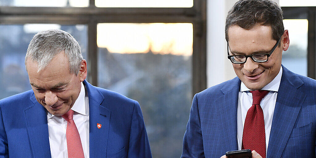 Geht es nach dem Willen des SVP-Parteivorstandes, soll Roger Köppel (rechts) im zweiten Wahlgang nicht mit Ruedi Noser (FDP) um den noch freien Zürcher Ständeratssitz kämpfen. (Archivbild)