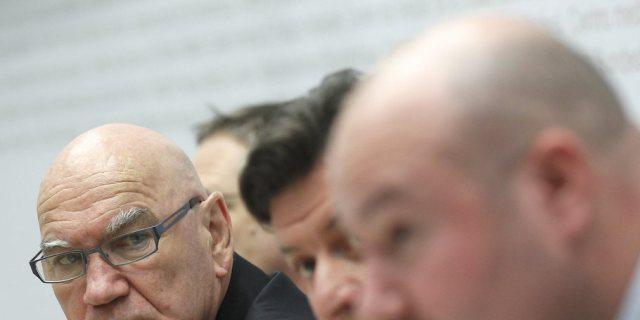 Otto Ineichen (l.) an einer Medienkonferenz im Jahr 2011