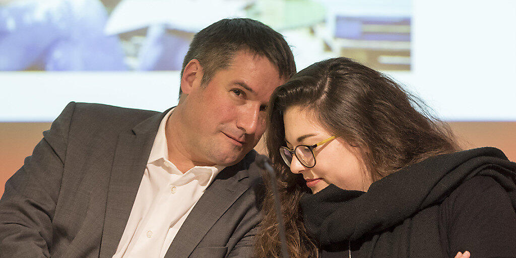 Sieht seine Partei als Garantin des nationalen Zusammenhalts: SP-Pr&auml;sident Christian Levrat zusammen mit Juso-Pr&auml;sidentin Tamara Funiciello an der Delegiertenversammlung der SP Schweiz in Altdorf.