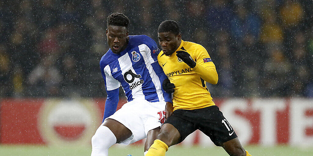 YB-Stürmer Roger Assalé gegen Portos Mamadou Ndiaye YB-Stürmer Roger Assalé gegen Portos Mamadou Ndiaye