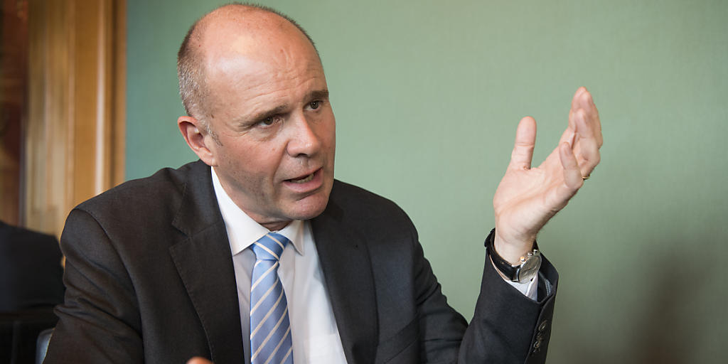 Er präsidiert neu den Automobil Club der Schweiz (ACS): der Schaffhauser SVP-Nationalrat Thomas Hurter. Eines seiner Ziele ist es, den Verband wieder zur Ruhe zu bringen. (Archiv) Er präsidiert neu den Automobil Club der Schweiz (ACS): der Schaffhauser SVP-Nationalrat Thomas Hurter. Eines seiner Ziele ist es, den Verband wieder zur Ruhe zu bringen. (Archiv)